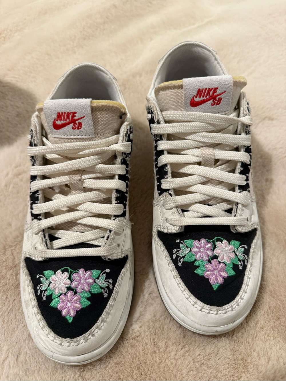 Nike SB Women’s Floral Low-Top Sneakers - Black/White/Green/Purple - Picture 2 of 6